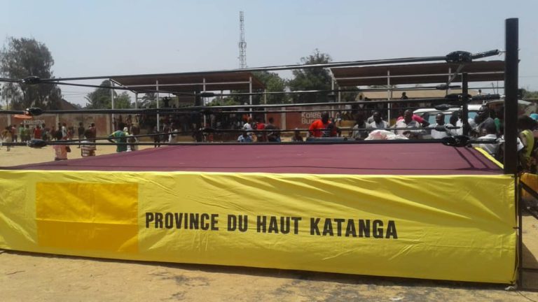 Catch : Un ring professionnel pour les amoureux-particiapants du Haut-Katanga.