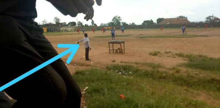 Insolite : Un seul arbitre pour un match de football à Beni.