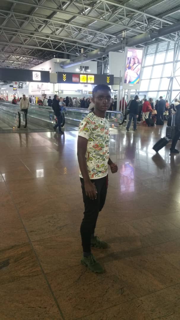 KIC: enfin, le premier jeune joueur de Goma séjourne en Espagne pour un test