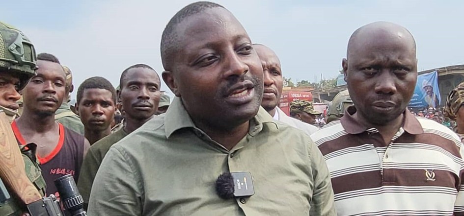 Bunagana : la population salue la visite du gouverneur Bahati Musanga et attend l’électrification pour relancer le développement
