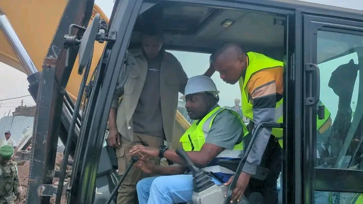 Goma: Le gouverneur Bahati Musanga lance les travaux d'asphaltage sur l'axe petite barrière -rond point Rutshuru