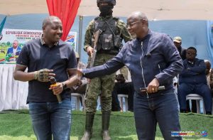 Kalehe : à Lumbishi, Bahati Musanga appelle les jeunes à rejoindre l’ARC lors d’une itinérance avec Patrick Busu