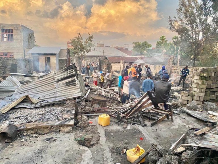 Le bâtiment incendié à Goma. Photo TIC-TAC HEBDO.