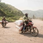 Masisi–Walikale : les combats autour de Remeka bloquent la route, des motards retournent à Goma avec leurs poissons
