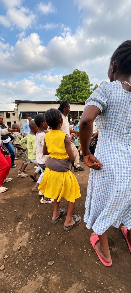 Football : Alison Mumbere Ngoange célèbre son anniversaire avec les orphelins de Mabadiliko
