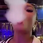 Masaisai toujours en morgue : la ministre de la Jeunesse filmée en loisirs autour d’une chicha