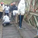 Pont de Kihira à Sake : tablier en bois endommagé. Photo reçue de Sake, 7 octobre 2026.